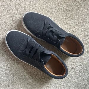 MUST BUNDLE 🍒 DV slip on sneakers